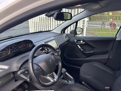 Peugeot 208 Puretech 110 s&amp;amp;S Eat6 Allure