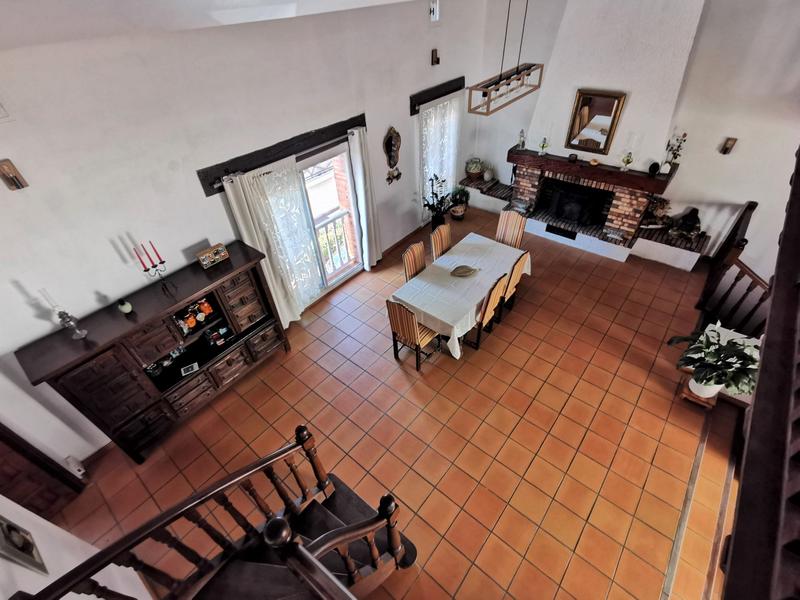 Maison - 225 m² - 8 pièces