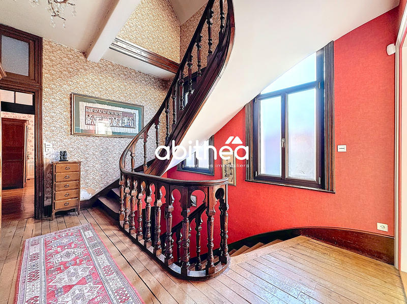 Maison - 370 m² - 12 pièces