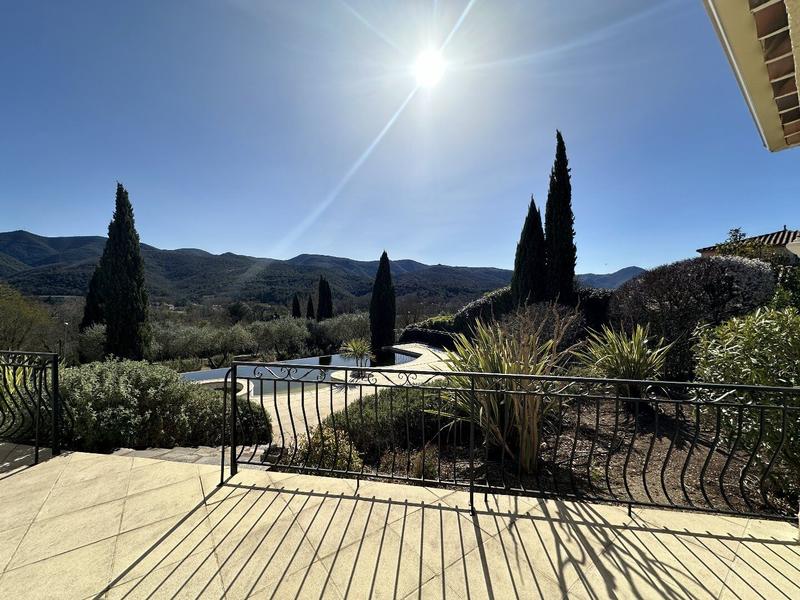 Villa - 212 m² - 6 pièces