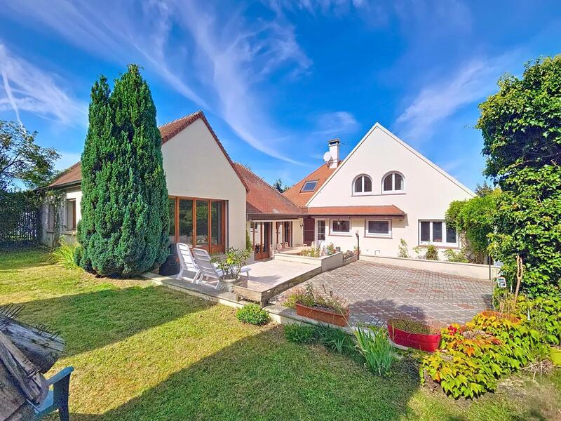 Maison - 198 m² - 8 pièces