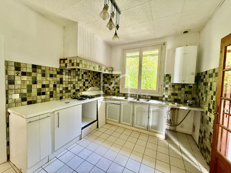 Maison - 230 m² - 9 pièces