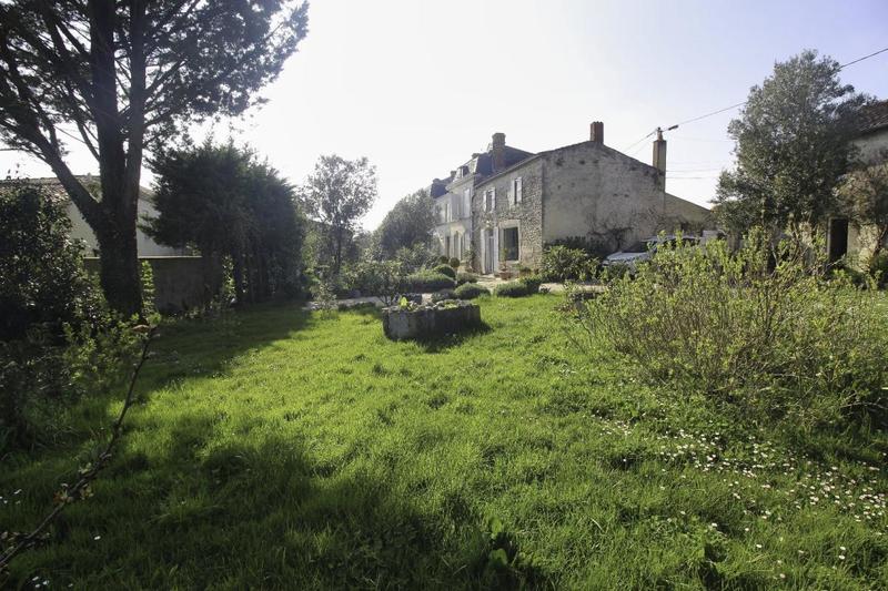 Propriété - 291 m² - 15 pièces