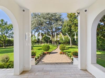 Maison - 282 m² - 10 pièces