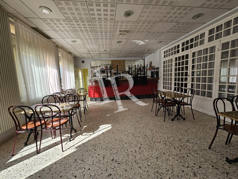 Fonds de commerce - 1 200 m²