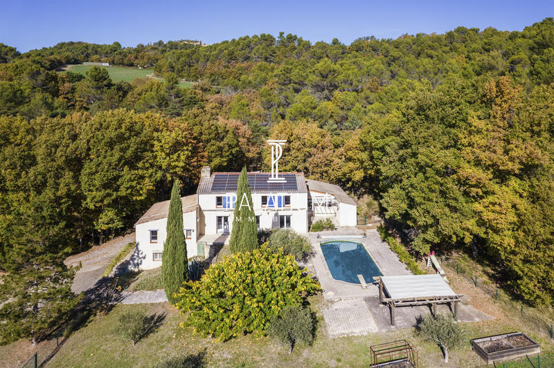 Maison - 326 m² - 9 pièces