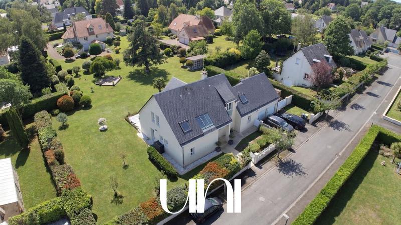 Maison - 220 m² - 6 pièces