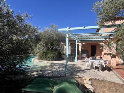 Maison traditionnelle - 187 m² - 7 pièces