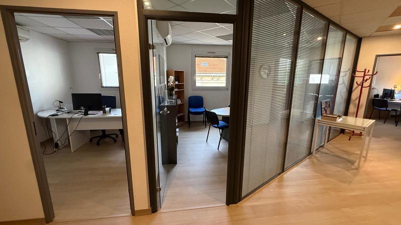 Local d'activités - 150 m² - 5 pièces