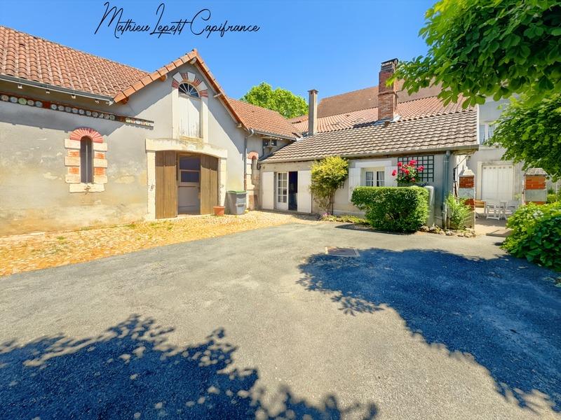 Maison - 280 m² - 11 pièces