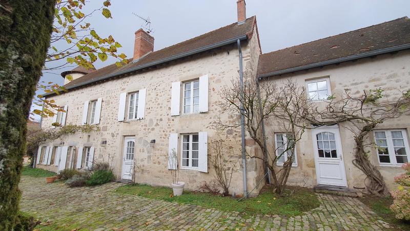 Maison - 285 m² - 11 pièces