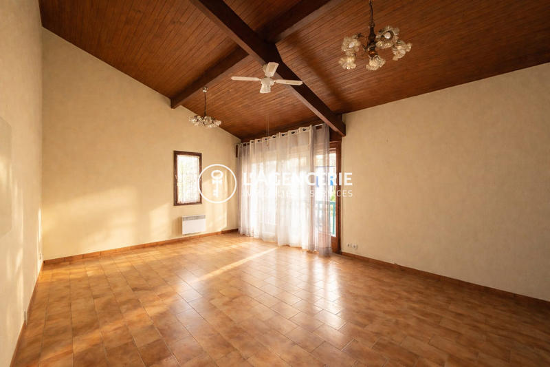 Maison - 242 m² - 9 pièces