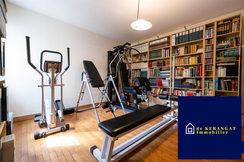 Maison - 239 m² - 10 pièces