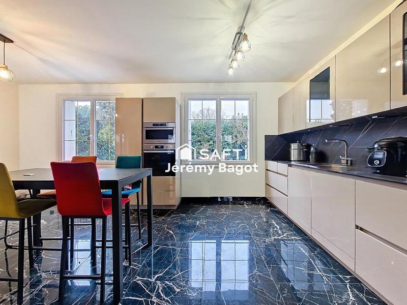 Maison - 135 m² - 6 pièces