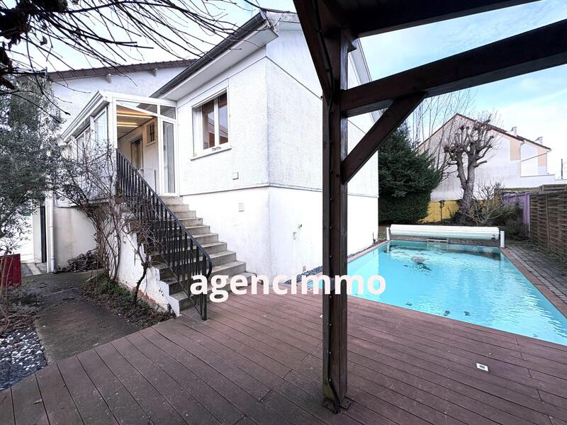 Maison - 122 m² - 8 pièces