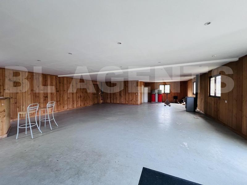 Local d'activités - 670 m² - 3 pièces