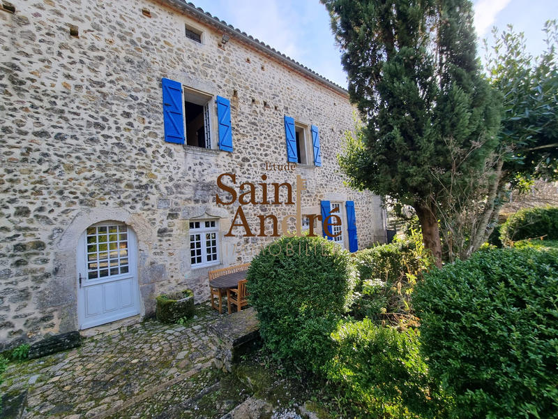 Maison - 365 m² - 7 pièces