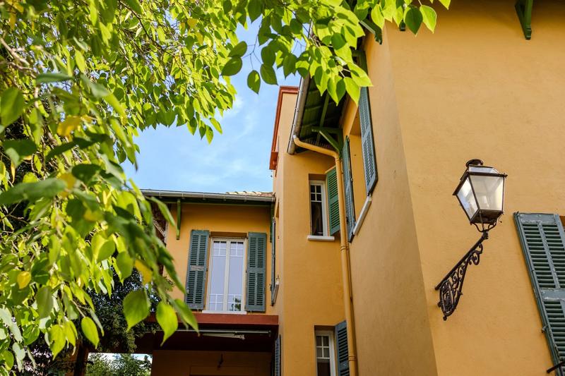 Maison - 382 m² - 10 pièces