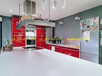 Maison - 202 m² - 7 pièces