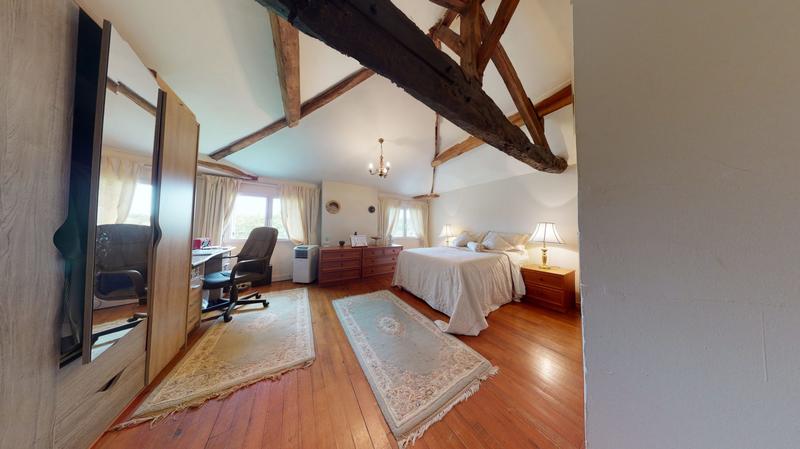 Maison traditionnelle - 285 m² - 13 pièces