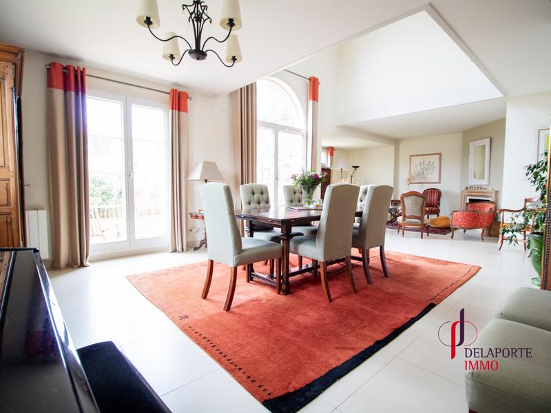 Maison - 187 m² - 8 pièces