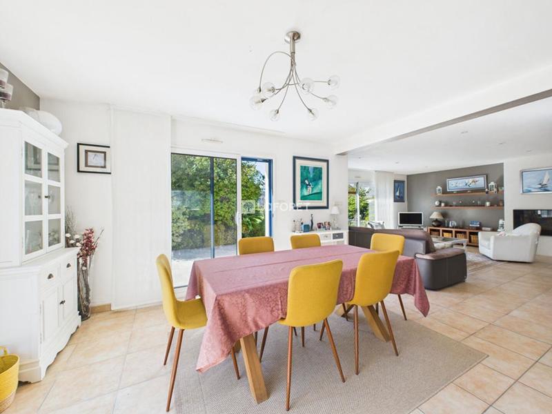 Maison - 163 m² - 7 pièces