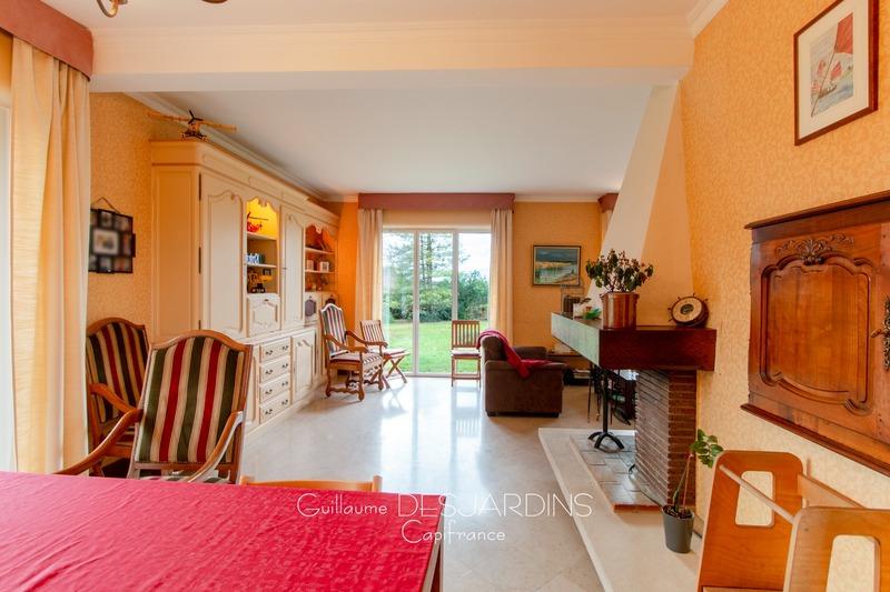 Maison - 240 m² - 8 pièces