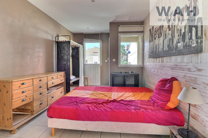 Maison - 202 m² - 6 pièces