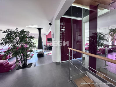 Propriété - 200 m² - 8 pièces