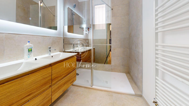 Appartement - 90 m² - 4 pièces