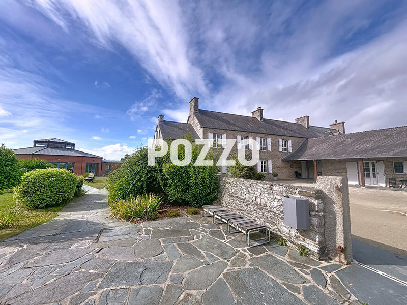 Maison - 394 m² - 16 pièces