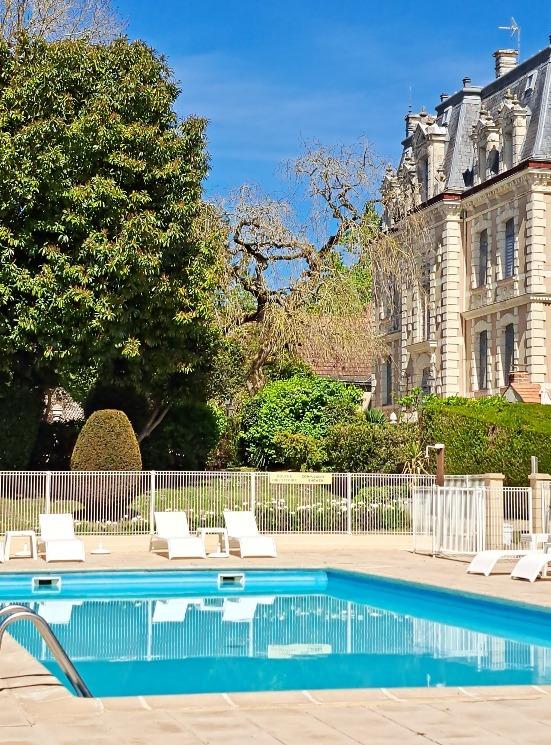 Manoir - 1 600 m² - 50 pièces