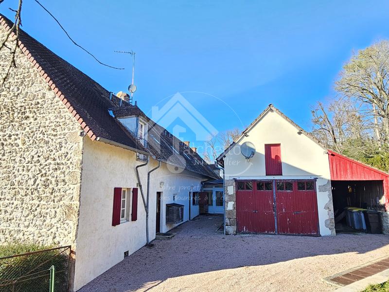 Propriété - 230 m² - 12 pièces