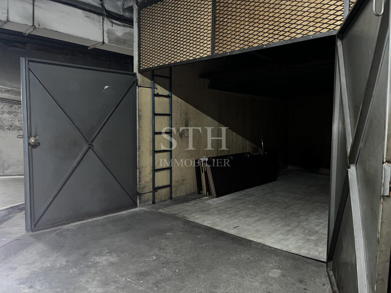 Parking / Garage - 18 m²