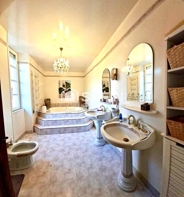 Maison de maîtres - 450 m² - 12 pièces