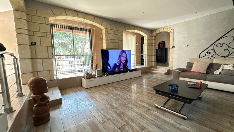 Maison - 200 m² - 6 pièces