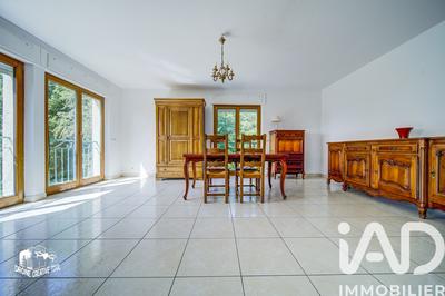 Maison - 295 m² - 9 pièces