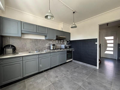 Maison - 92 m² - 5 pièces