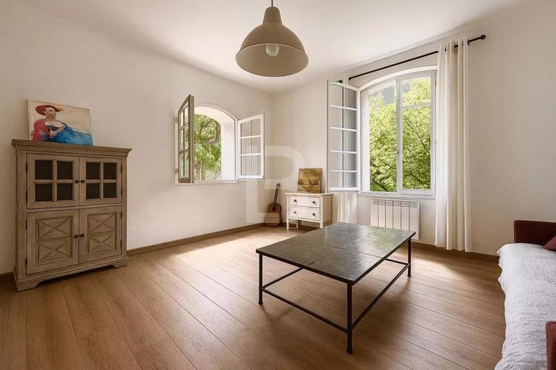 Propriété - 190 m² - 8 pièces