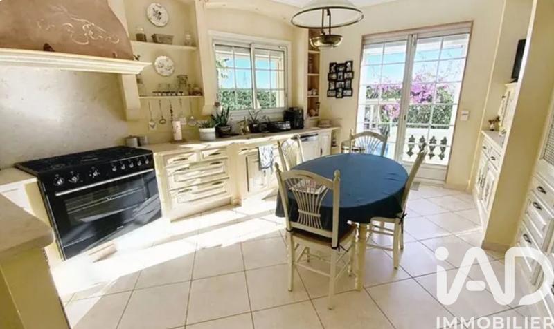 Maison - 260 m² - 7 pièces