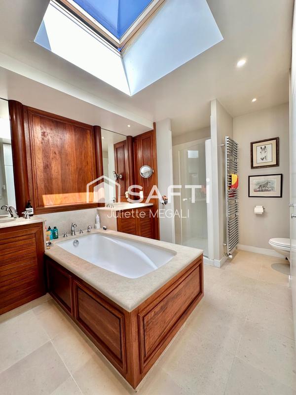 Maison - 550 m² - 16 pièces