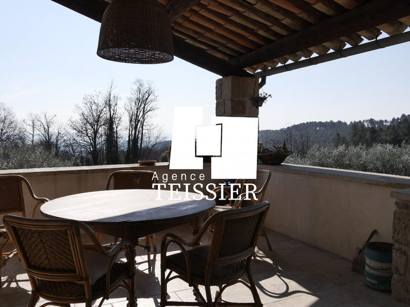 Maison - 286 m² - 9 pièces