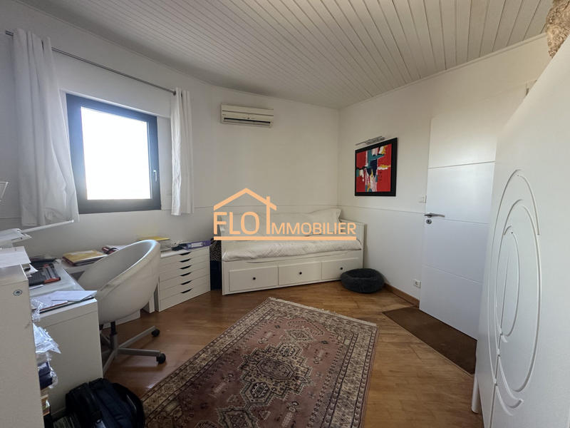 Maison - 230 m² - 7 pièces