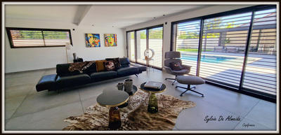 Propriété - 240 m² - 8 pièces