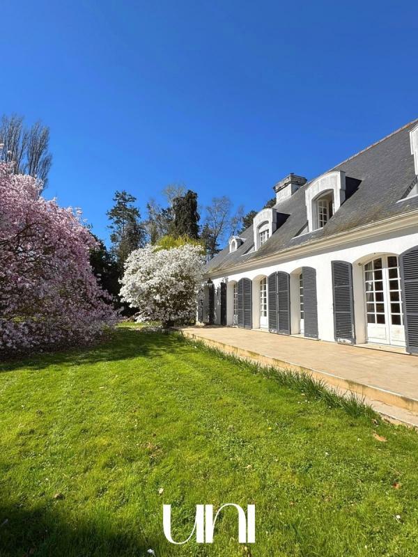 Maison - 318 m² - 8 pièces