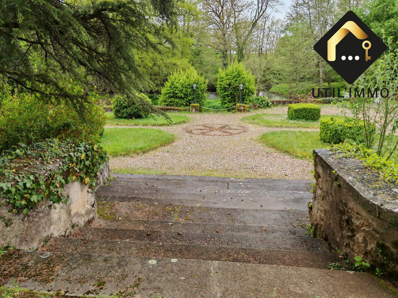 Maison - 1 062 m² - 13 pièces