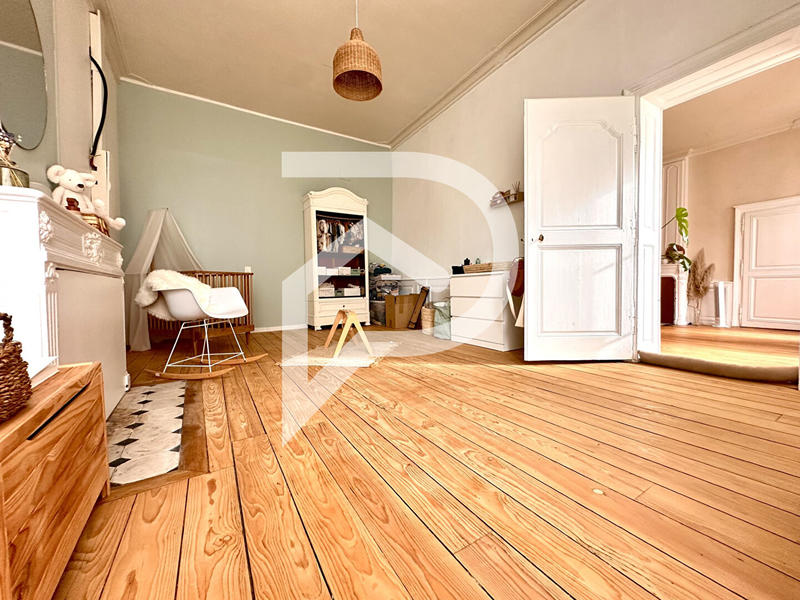 Appartement - 168 m² - 6 pièces