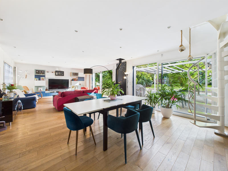 Maison - 203 m² - 8 pièces