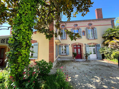 Maison de village - 467 m² - 24 pièces