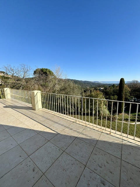 Villa - 305 m² - 10 pièces